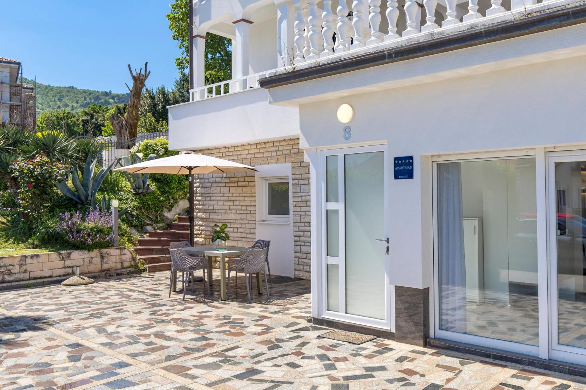 Apartment Garden With Pool Opatija